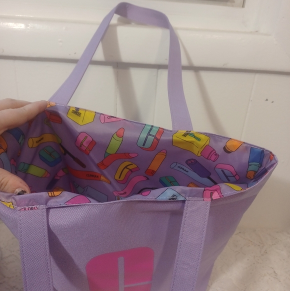 Clinique Bags - Picture 4 of 9